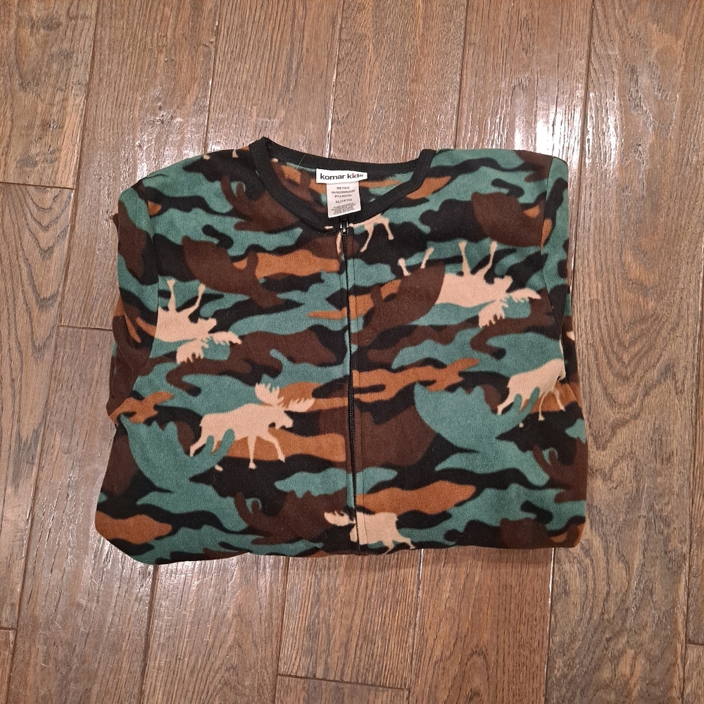 Boy's One Piece Pajamas Size XL (14/16)